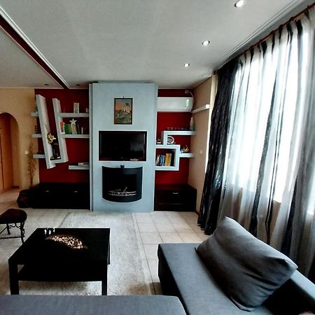 Beautiful And Cozy Appartment In Dafnh, Atenas Exterior foto